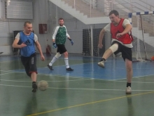 В борьбе за переходящий кубок по мини-футболу