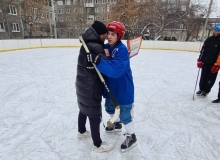 Новогодний турнир по хоккею с мячом для работников эксплуатационного локомотивного депо Красноярск-Главный 