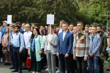 Торжественная линейка в Красноярском институте железнодорожного транспорта 1 сентября 2021